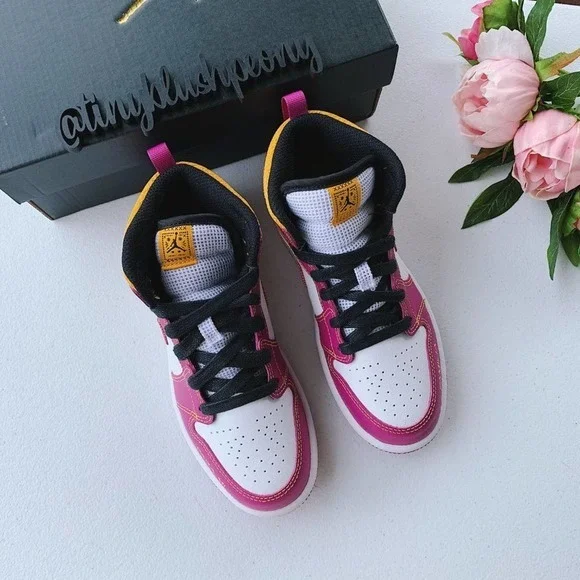 Jordan 1 Mid Familia DOD NWT - Picture 5 of 11